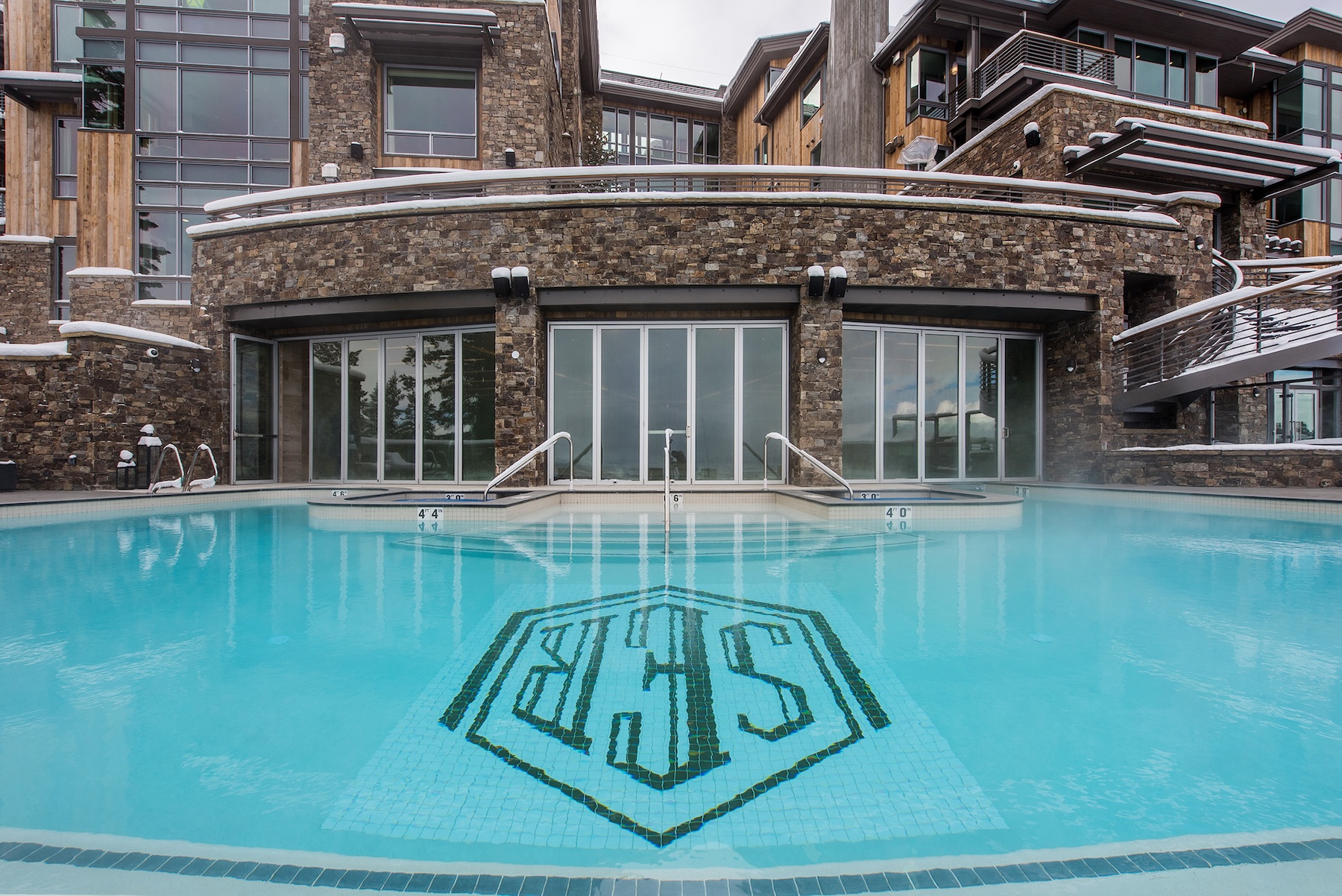 Deer Valley vacation rentals outdoor infinity pool and lounge overlooking Deer Valley resort